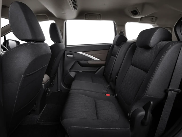 Sporty Interior in Black Accent