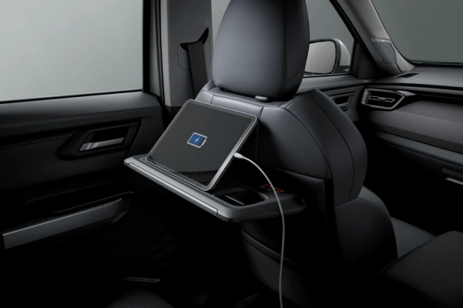 Meja lipat di kursi depan